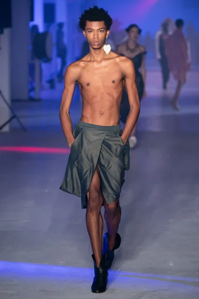 Look 25